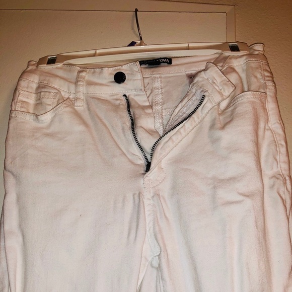 White FashionNova Jeans - Picture 3 of 4